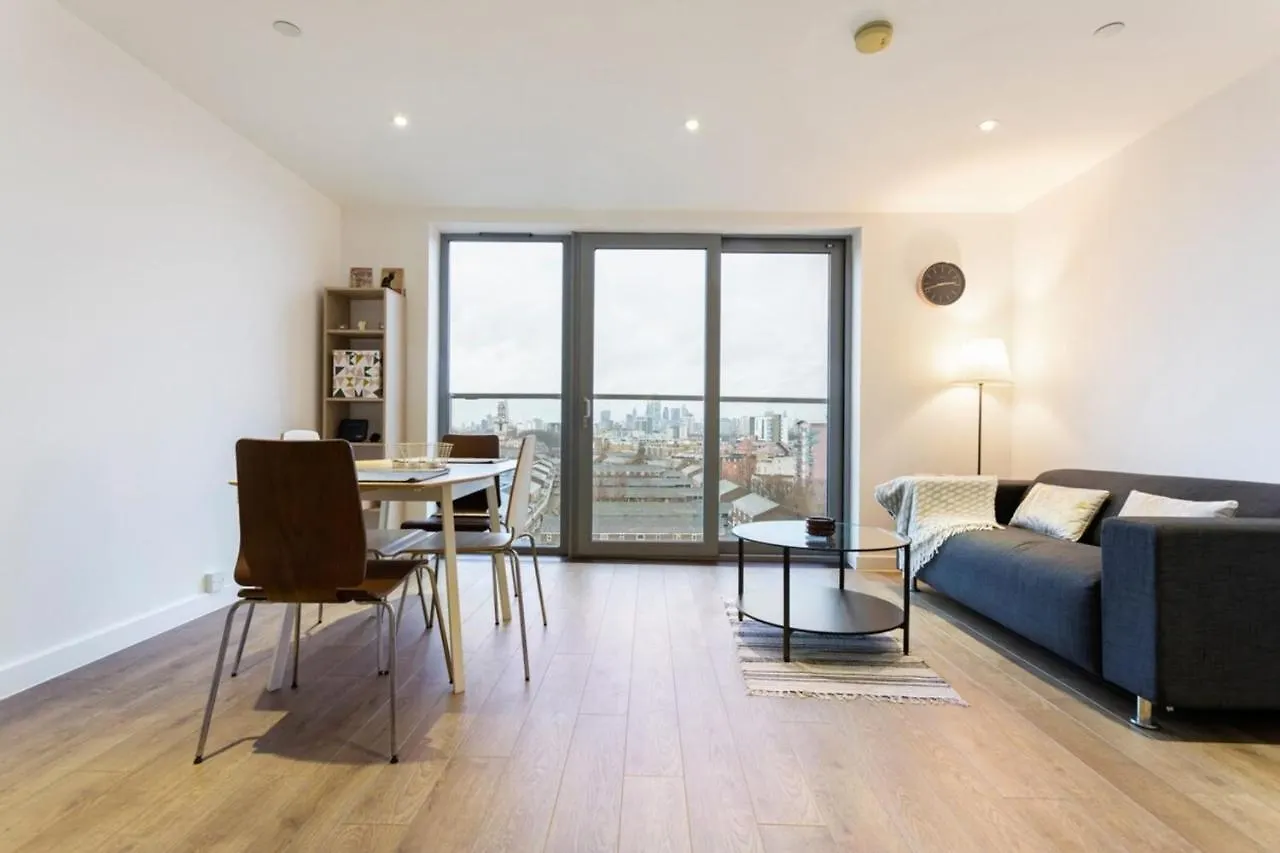 Modern 1 Bedroom Apartment Near Canary Wharf With Balcony Londen Verenigd Koninkrijk