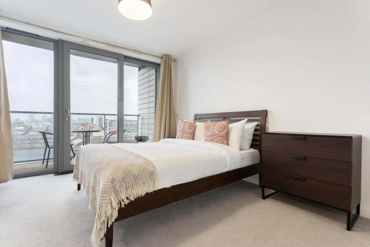 Modern 1 Bedroom Apartment Near Canary Wharf With Balcony London 0*,  United Kingdom