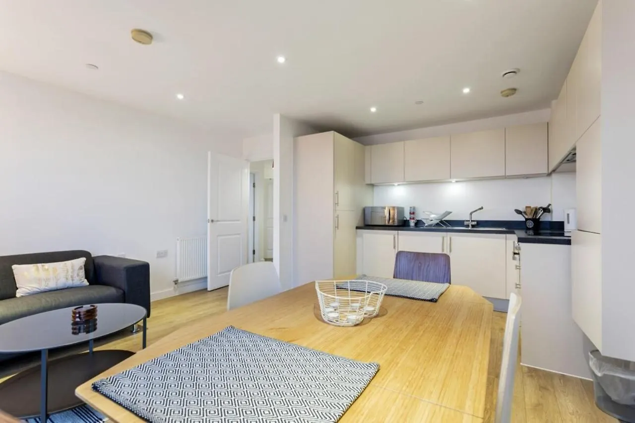 Modern 1 Bedroom Apartment Near Canary Wharf With Balcony London United Kingdom
