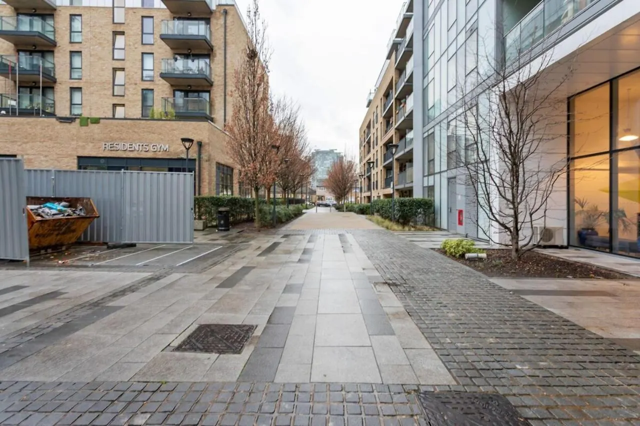 Modern 1 Bedroom Apartment Near Canary Wharf With Balcony London United Kingdom